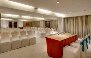 Posezení v ubytování Pride Hotel, Chennai + 37 fotografií