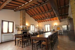 ห้องอาหารหรือที่รับประทานอาหารของ Agriturismo La Dolce Collina