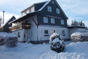 Gästehaus Tepel during the winter