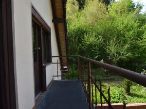 Balkón nebo terasa v ubytování Holiday Home in Hellenthal Forest Retreat