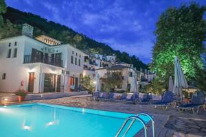 Bazén v ubytovaní Pilio Sea Horizon Hotel alebo v jeho blízkosti