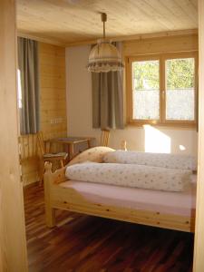Postel nebo postele na pokoji v ubytování Chalet Montafon