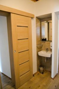 A bathroom at Hotel Krakonos
