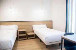 Postel nebo postele na pokoji v ubytování Somn Hipsuites Zarautz