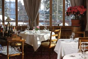 Nápoje v ubytování Hotel Alpenrose mit Gourmet-Restaurant Azalée