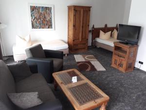 TV a/nebo společenská místnost v ubytování Solitaire Hotel