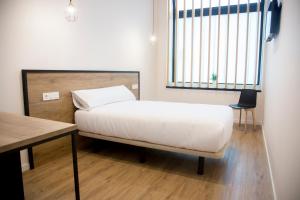 Postel nebo postele na pokoji v ubytování Somn Hipsuites Zarautz