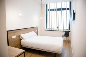 Postel nebo postele na pokoji v ubytování Somn Hipsuites Zarautz