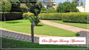 Vonkajšia záhrada v ubytovaní San Giorgio Luxury Apartment Taormina-Panoramic Pool & Parking Space