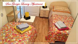 Posteľ alebo postele v izbe v ubytovaní San Giorgio Luxury Apartment Taormina-Panoramic Pool & Parking Space