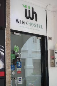 Certificato, attestato, insegna o altro documento esposto da Wink at Mosque Street