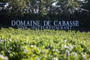 a sign for the domaine de caesarseillesillesillesilusintendent at Hotellerie du Domaine de Cabasse in Séguret