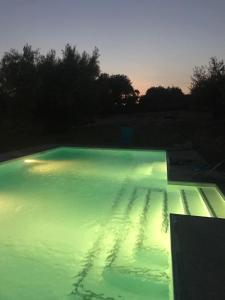 Piscine de l'établissement Marcobri ou située à proximité