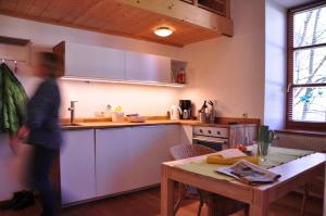 Kuchyňa alebo kuchynka v ubytovaní Gabis Lodge