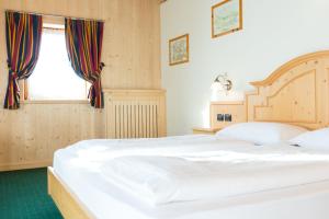 Postel nebo postele na pokoji v ubytování Hotel Touring