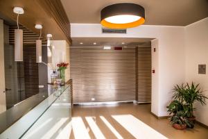 a hallway with a glass table and some plants at Grand Chalet delle Rocche in Rocca di Mezzo