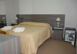 Säng eller sängar i ett rum på Rioma Hotel
