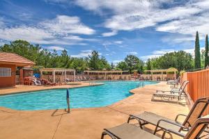 Kolam renang di atau dekat dengan Sedona Pines Resort