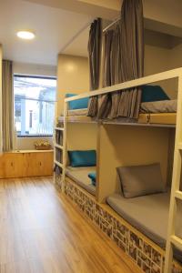 Postel nebo postele na pokoji v ubytování DaLat Sky Hostel