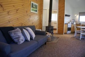 A seating area at Twin Falls Bush Cottages