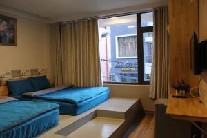 TV a/nebo společenská místnost v ubytování DaLat Sky Hostel