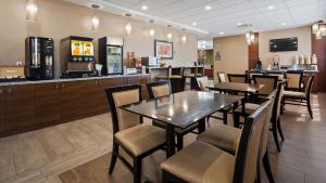 a restaurant with tables and chairs and a bar at Best Western Plus Fergus Hotel in Fergus
