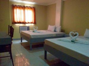 Un pat sau paturi într-o cameră la UKL Ever Resort Hotel
