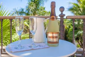 a bottle of wine and two glasses on a table at Can Gual in Inca