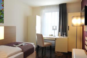 Postel nebo postele na pokoji v ubytování Hotel Goldener Knopf