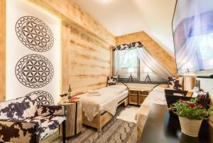 Telewizja i/lub zestaw kina domowego w obiekcie Apartament Owcze Runo Zakopane