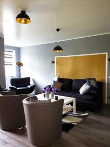 a living room with a couch and a table at Ferienwohnung Talblick in Eisenach