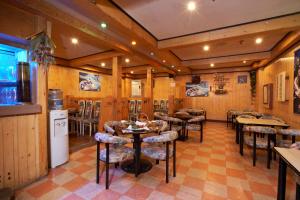 a restaurant with tables and chairs in a room at Hyundai Soo Resort Sokcho in Sokcho