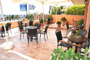 A restaurant or other place to eat at Florena Hotel