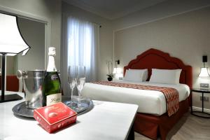 Łóżko lub łóżka w pokoju w obiekcie Eurostars Regina