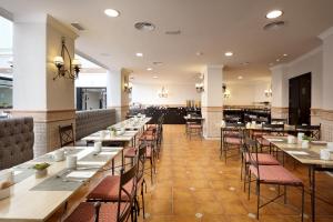 Restauracja lub miejsce do jedzenia w obiekcie Eurostars Regina