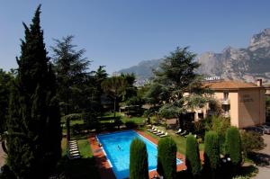 Вид на бассейн в Hotel Elisabetta или окрестностях