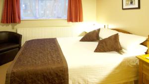 A bed or beds in a room at Park Lodge 