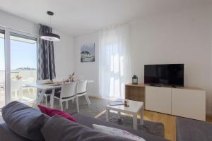 TV a/nebo společenská místnost v ubytování Royal Apartments