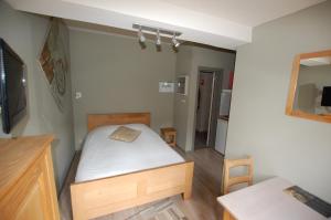 Postel nebo postele na pokoji v ubytování Hotel Piano 2 - Mont-St-Guibert - Louvain-la-Neuve