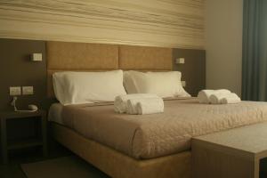 Een bed of bedden in een kamer bij International Hotel Dakar