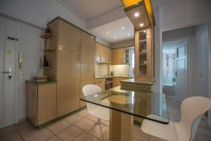 Kuchyň nebo kuchyňský kout v ubytování Starapartment Athens-Varkiza Top 2