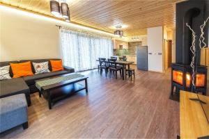 Kuchnia lub aneks kuchenny w obiekcie Apartamenty 58 Czarny Groń