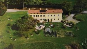 an aerial view of a house with a garden at Casa Edith in Libano