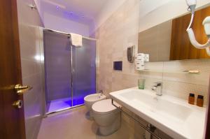 Koupelna v ubytování Borghese Executive Suite