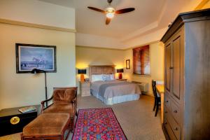 a bedroom with a bed and a couch at The Eagle Harbor Inn in Winslow
