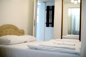 Una cama o camas en una habitación de Hotel Sanja former Oliva 22 fotos más