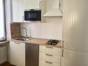 Küche/Küchenzeile in der Unterkunft Riva San Vito 1