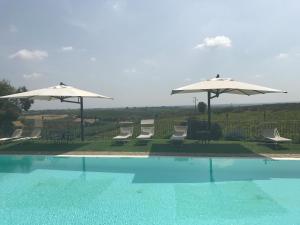 The swimming pool at or close to I Casali della Parata