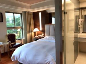 Letto o letti in una camera di JBG Hotspring Resort Hotel