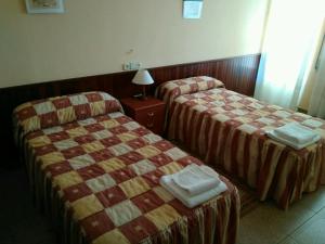 A bed or beds in a room at Hostal Mayo Még 4 kép